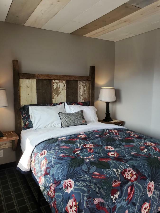 Vintage Block Inn & Suites Okoboji Esterno foto